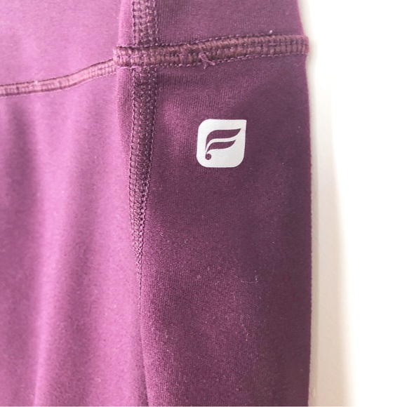 Fabletics Women’s Salar Statement Powerhold Capri Leggings Burgundy - Picture 10 of 13